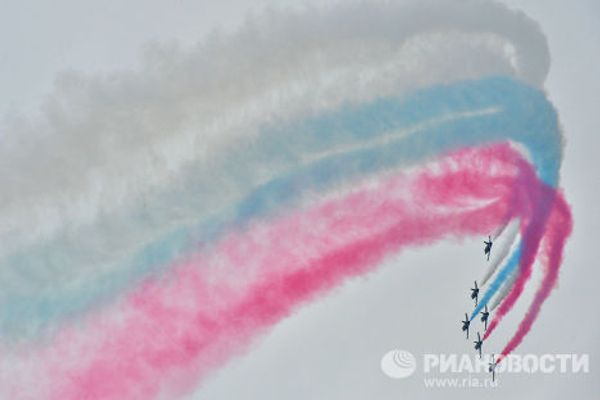 Демонстрационные полеты пилотажной группы Русь ДОСААФ РФ на МАКС-2013 Демонстрационные полеты пилотажной группы Русь ДОСААФ РФ на МАКС-2013