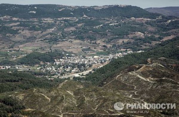 Вид на турецкий городок со стороны Сирии
