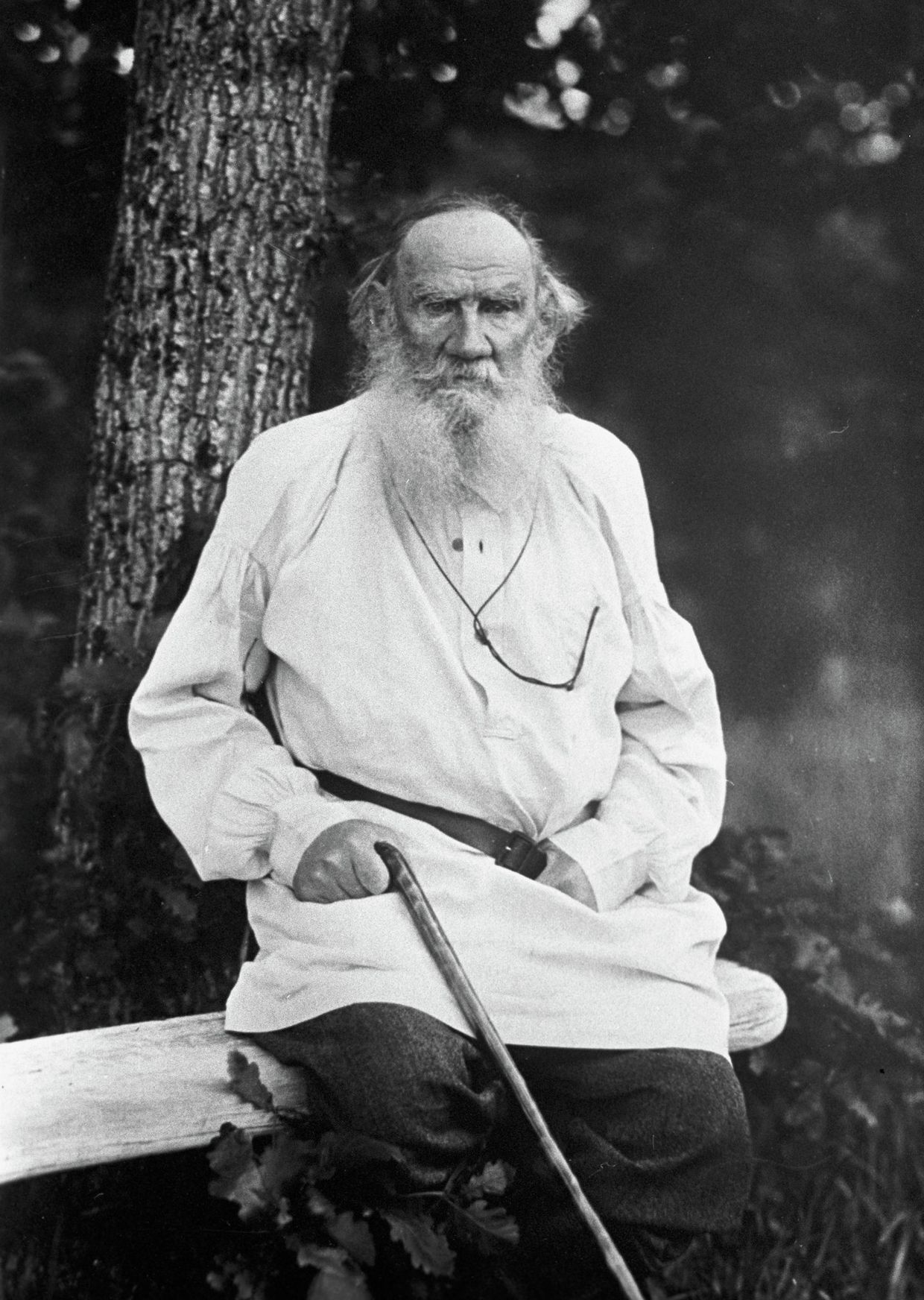 Писатель Лев Николаевич Толстой. Затишье, 1910 год Писатель Лев Николаевич Толстой. Затишье, 1910 год