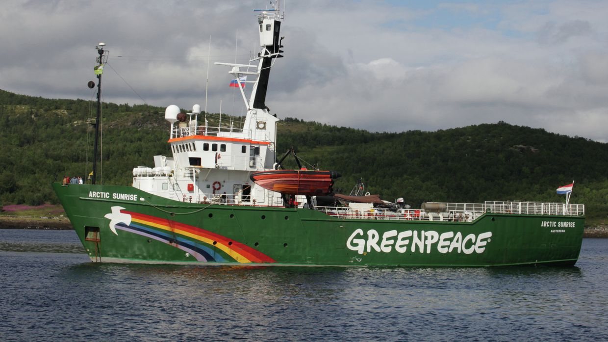 Судно Greenpeace Арктик Санрайз задержано пограничниками РФ
