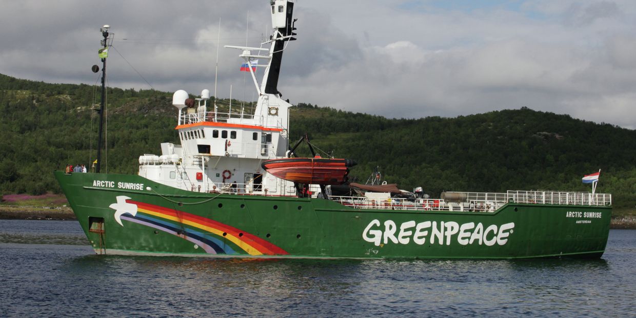 Судно Greenpeace Арктик Санрайз задержано пограничниками РФ