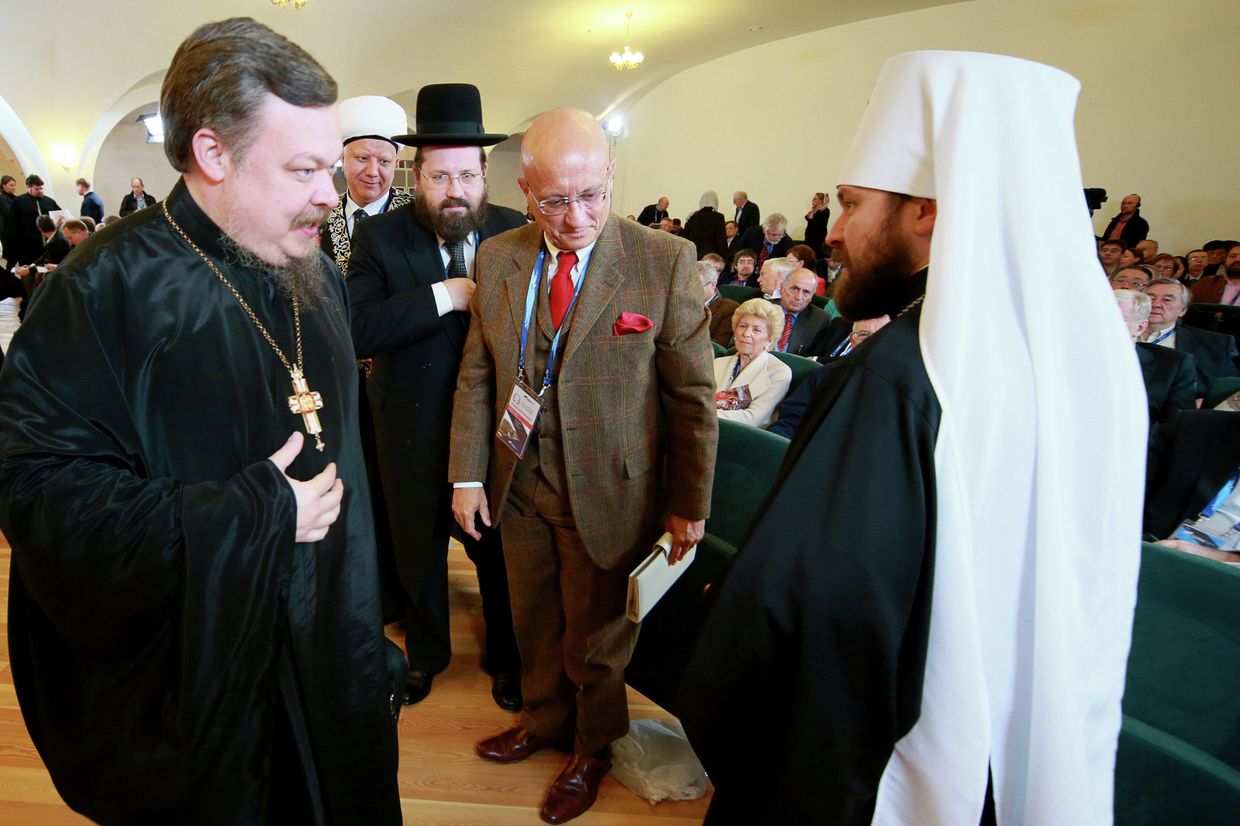 Всеволод Чаплин, Арон Гуревич, декан факультета мировой экономики и мировой политики НИУ ВШЭ Сергей Караганов и митрополит Волоколамский Иларион на заседании дискуссионого клуба Валдай Всеволод Чаплин, Арон Гуревич, декан факультета мировой экономики и мировой политики НИУ ВШЭ Сергей Караганов и митрополит Волоколамский Иларион на заседании дискуссионого клуба Валдай