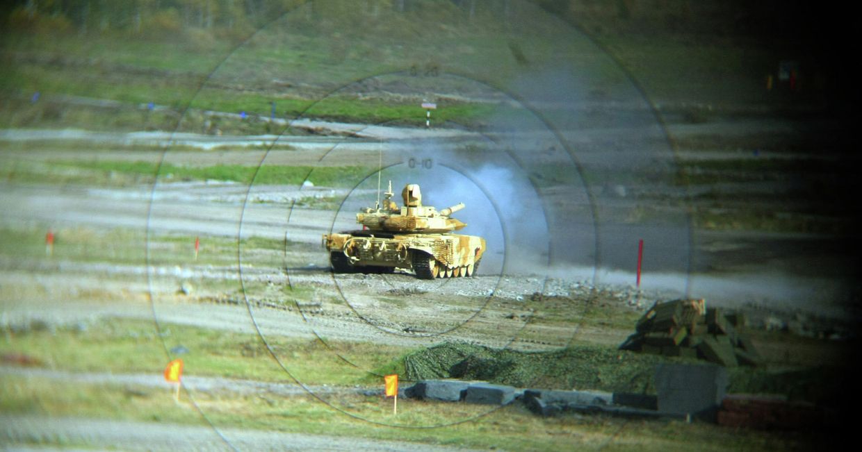 Танк Т-90С, экспортный вариант танка Т-90, во время демонстрационного показа военной техники в рамках IX Международной выставки вооружения, военной техники и боеприпасов в Нижнем Тагиле.