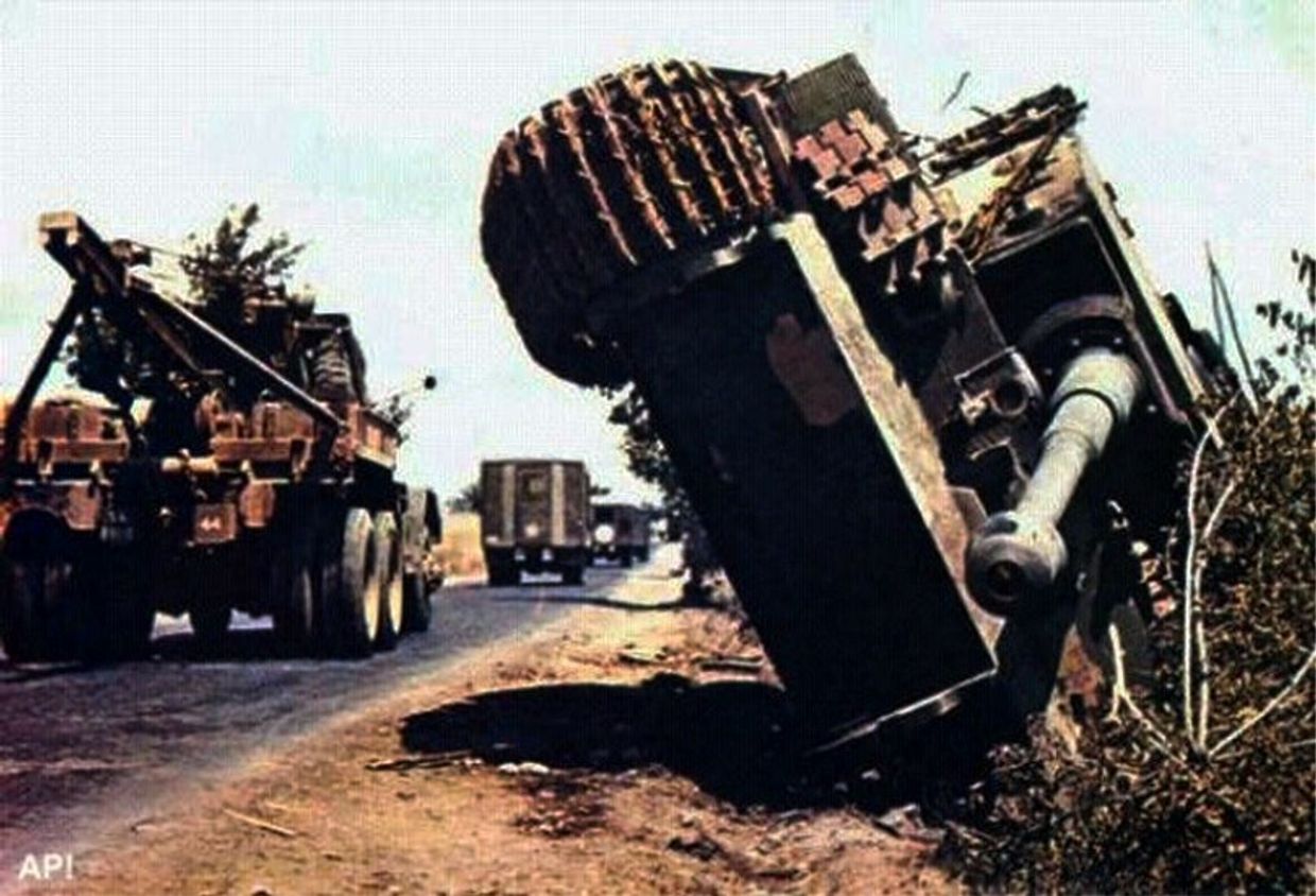 Подбитый немецкий танк Pz VI Tiger I