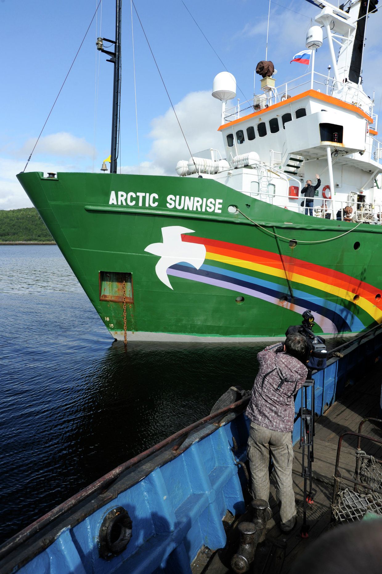 Судно Greenpeace Арктик Санрайз задержано пограничниками РФ