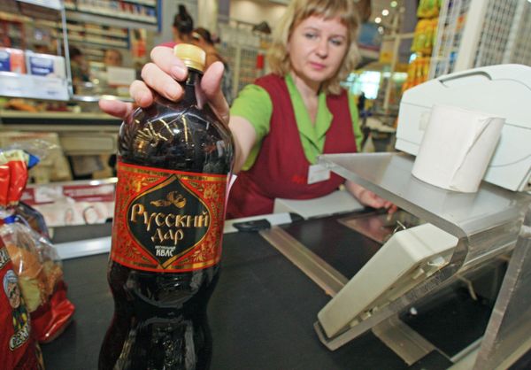 Продажа кваса и пива в одном из магазинов Калининграда