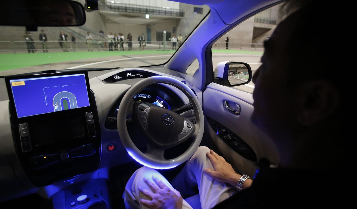 Самоуправляемый автомобиль Nissan на выставке в Токио