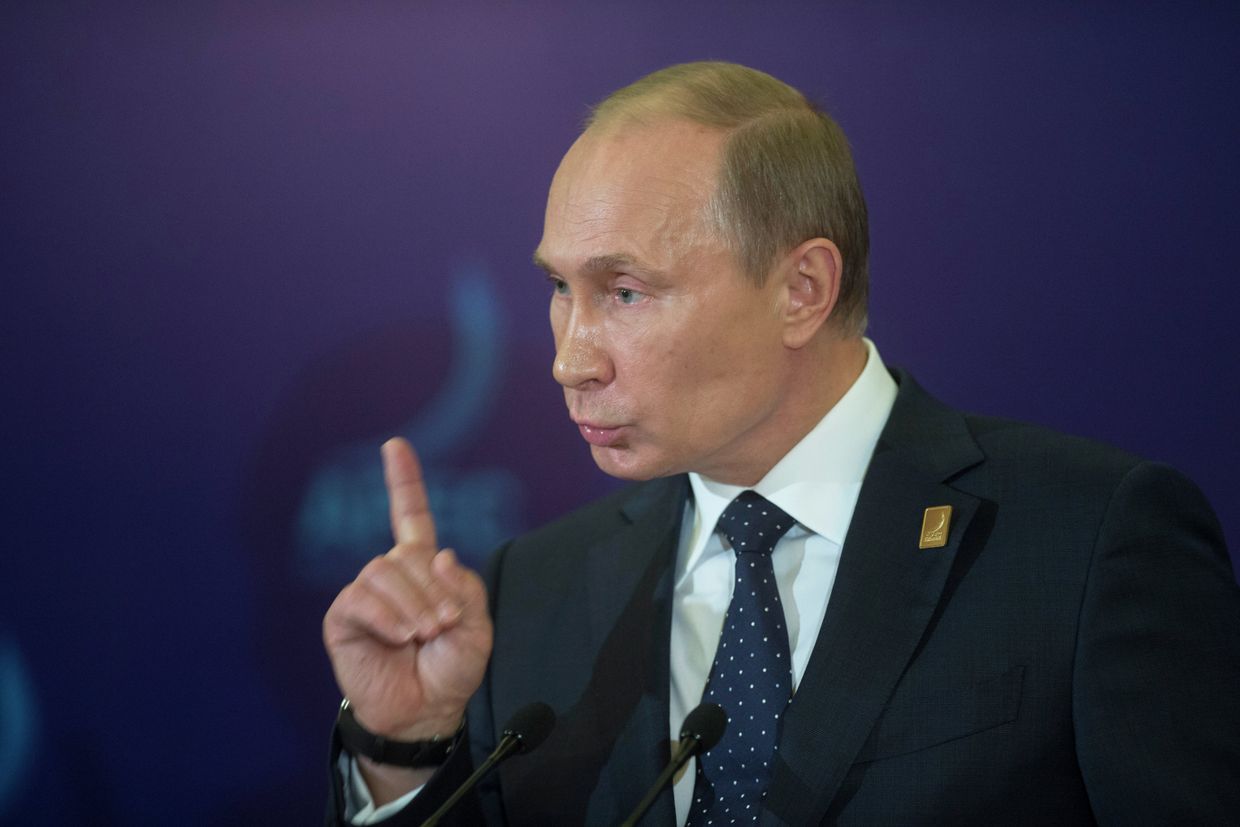 Президент России Владимир Путин отвечает на вопросы журналистов на пресс-конференции по итогам саммита АТЭС