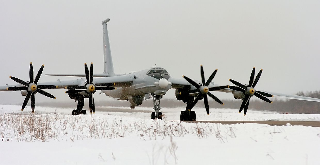 Противолодочный самолет Ту-142