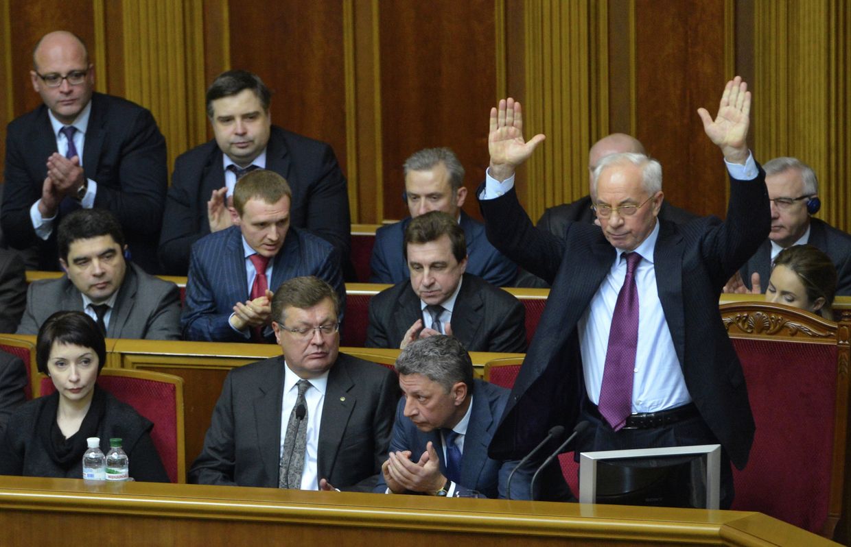 Премьер-министр Украины Николай Азаров (справа) на заседании Верховной Рады Украины