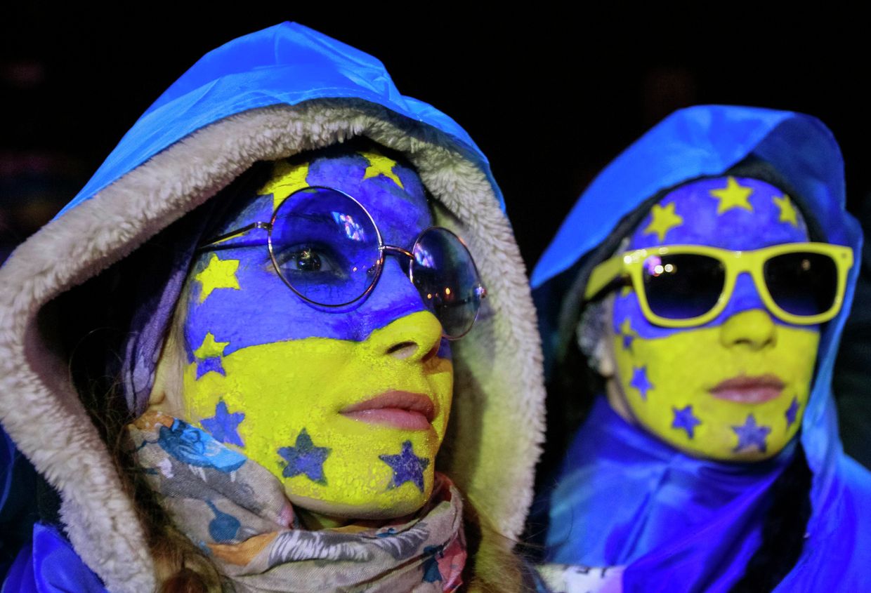 Акции сторонников евроинтеграции Украины на площади Независимости в Киеве
