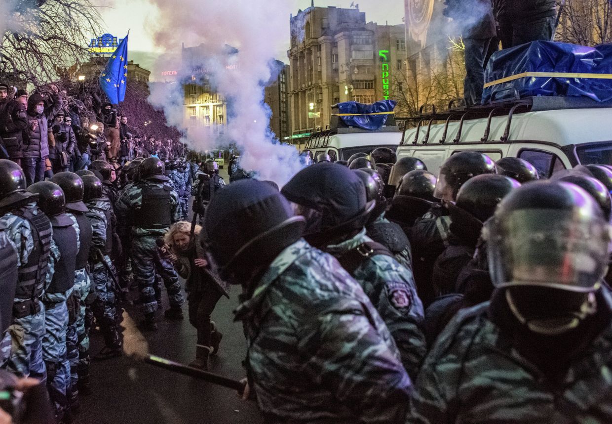 Спецподразделение Беркут пресекает попытки перекрыть Крещатик
