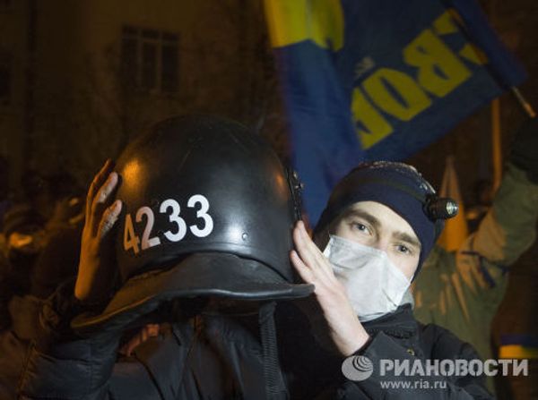 Милиция штурмует баррикады в Киеве