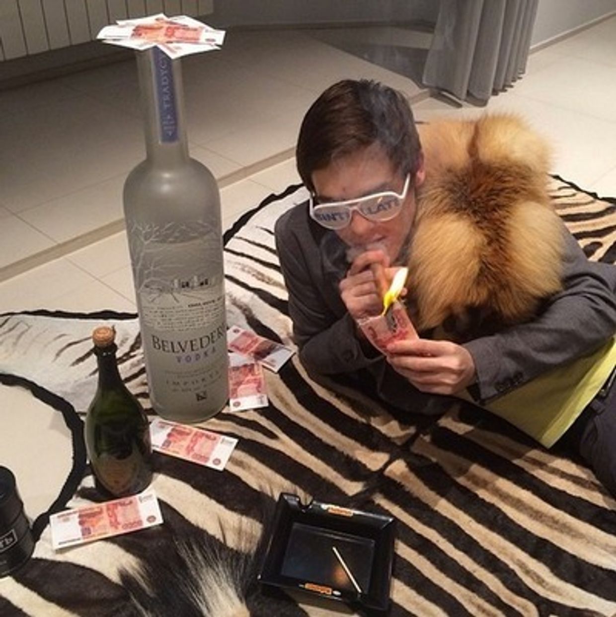 Фотография со страницы Rich Kids of Instagram на Tumblr с тегами #fuckmoney #rkoi #dom #belvedere #rubles #zebra by alex0vf