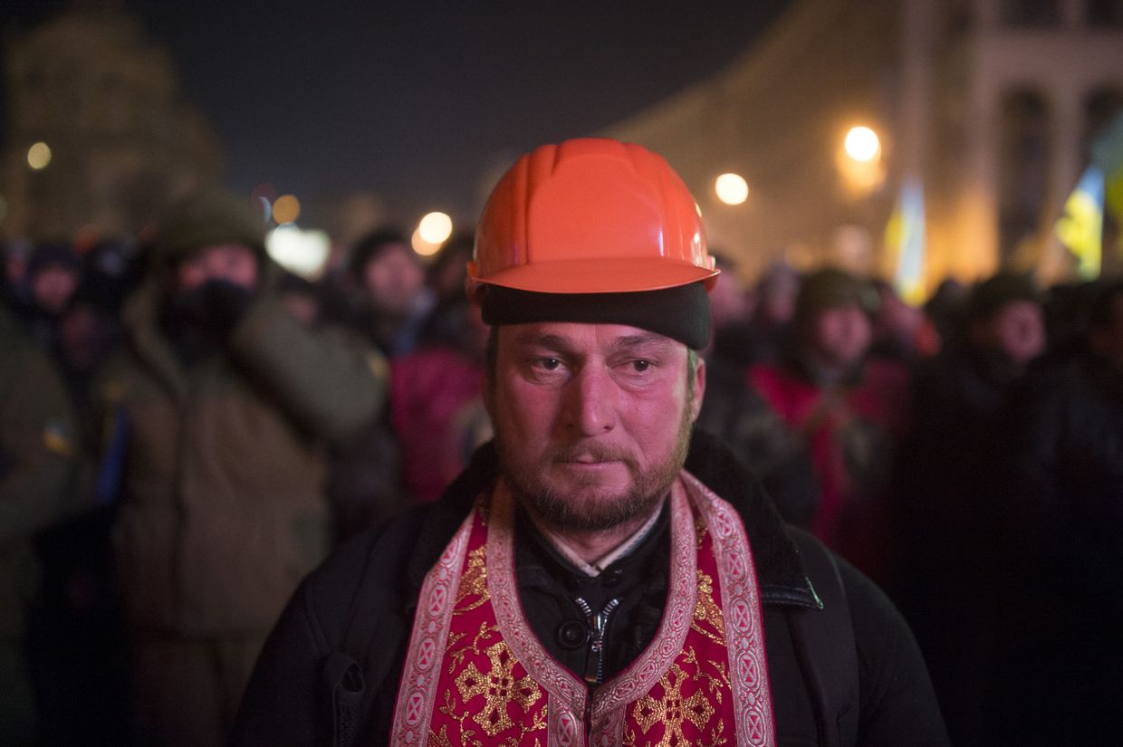 Внутренние войска начали штурм лагеря митингующих на Майдане