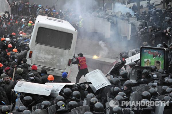 Противостояние между оппозицией и правоохранительными органами в Киеве