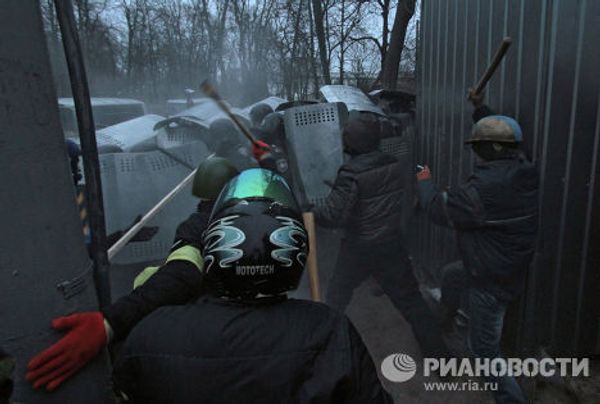 Противостояние между оппозицией и правоохранительными органами в Киеве