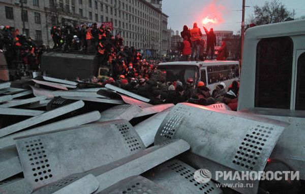 Противостояние между оппозицией и правоохранительными органами в Киеве