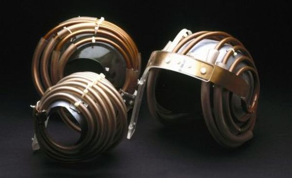 Шлем для аппарата сканирования коры головного мозга, 1980-е