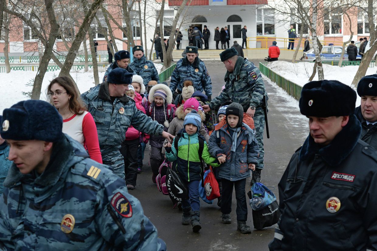 Старшеклассник открыл стрельбу в московской школе