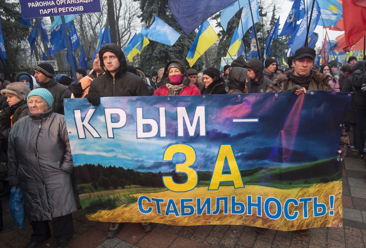 Сторонники Партии Регионов продолжают бессрочную акцию в Мариинском парке в Киеве