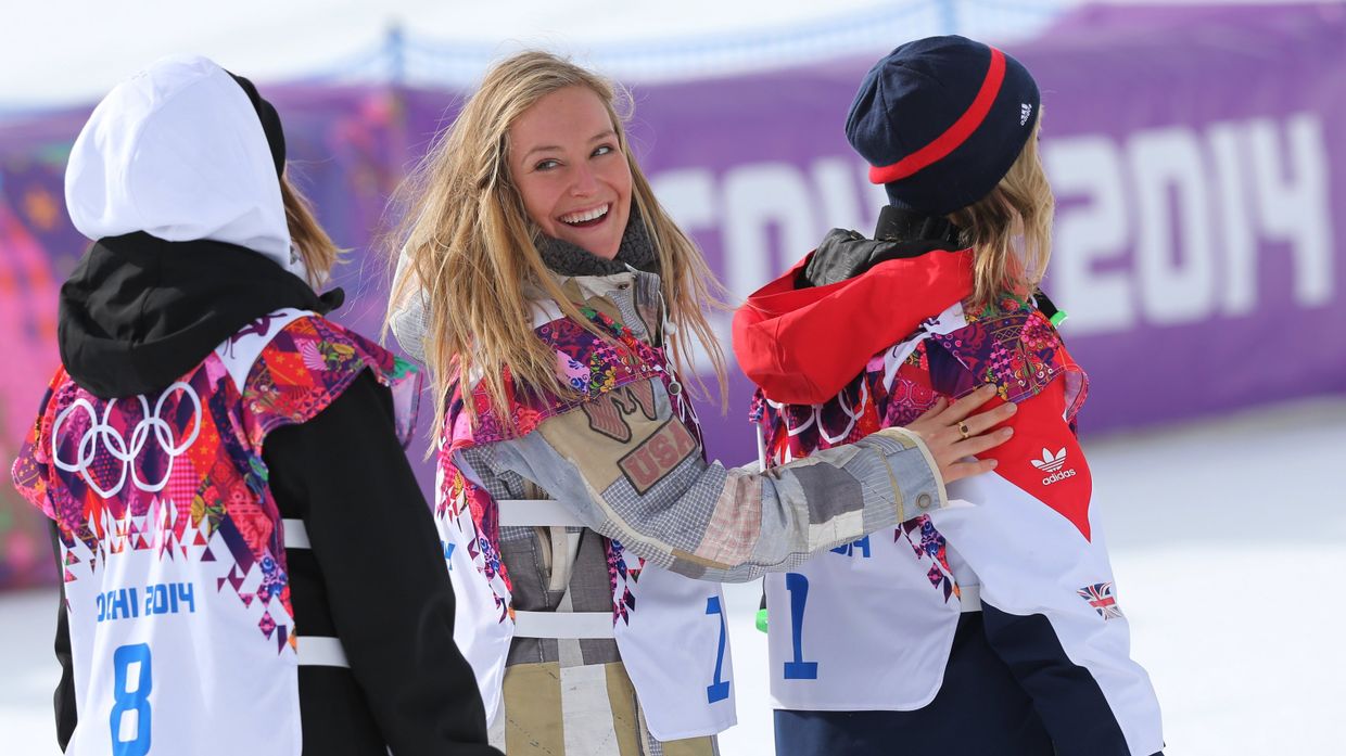 Финка Энни Рукаярви (второе место), американка Джейми Андерсон (первое место) и спортсменка из Великобритании Дженни Джонс (третье место) на XXII зимних Олимпийских играх в Сочи