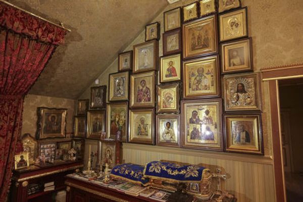 Иконы в доме бывшего генпрокурора Украины Виктора Пшонки