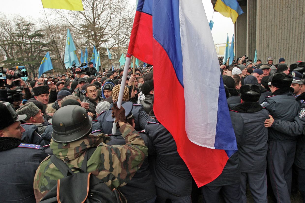 Митинг у здания Верховного совета Крыма