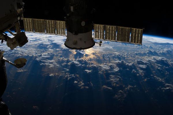 Грозовые тучи над Атлантическим океаном неподалеку от Бразилии 