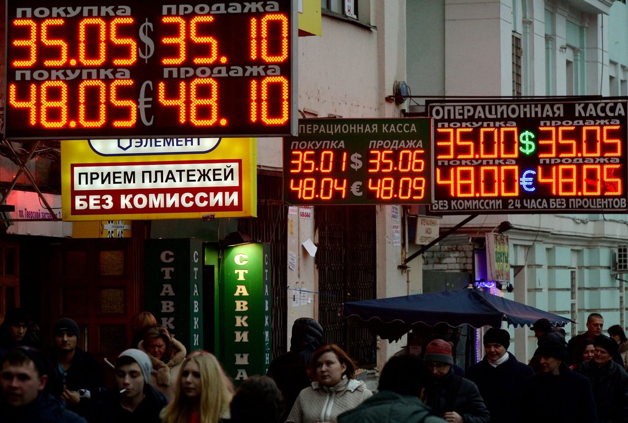 Курс евро обновил исторический максимум, превысив отметку 48 рублей 39 копеек