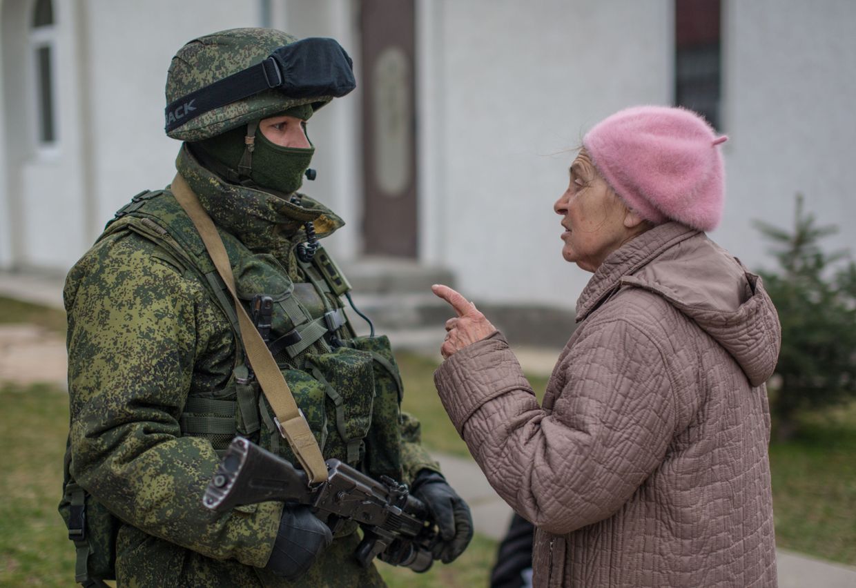 Ситуация у военной базы в селе Перевальное
