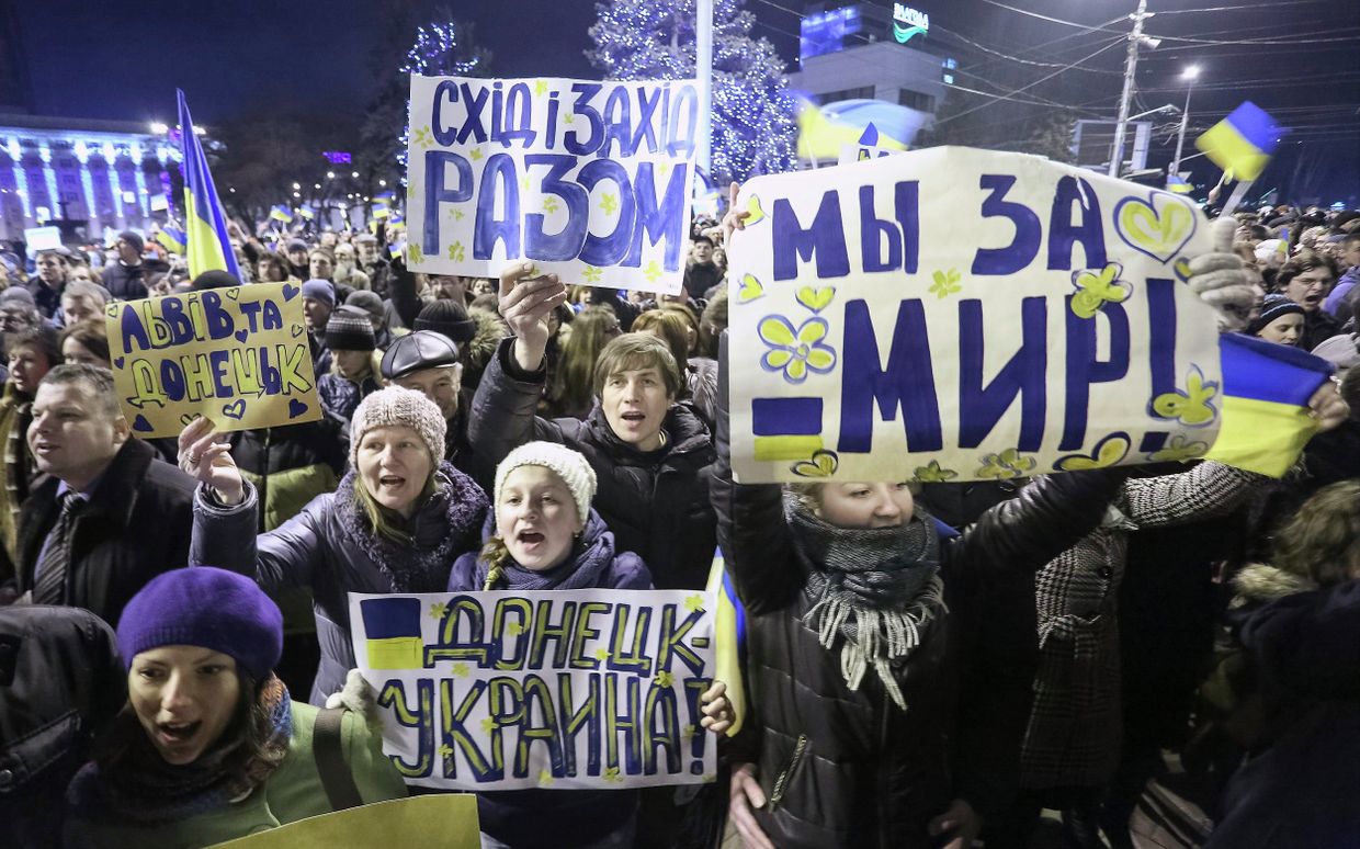Митингующие контролируют здание казначейства в Донецкой области, фото с места события