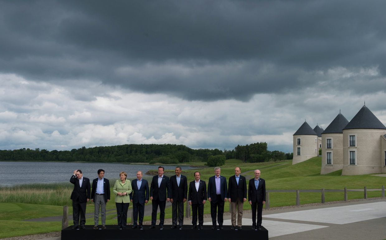 Церемония совместного фотографирования участников саммита G8