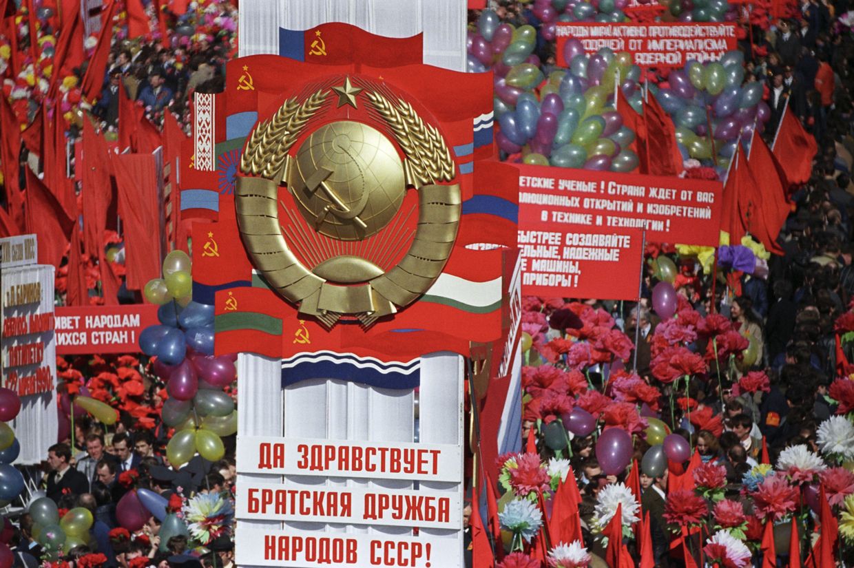 Праздничная демонстрация на Красной площади