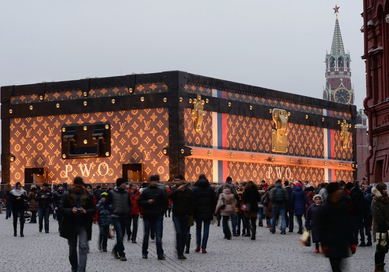Павильон в виде чемодана Louis Vuitton на Красной площади