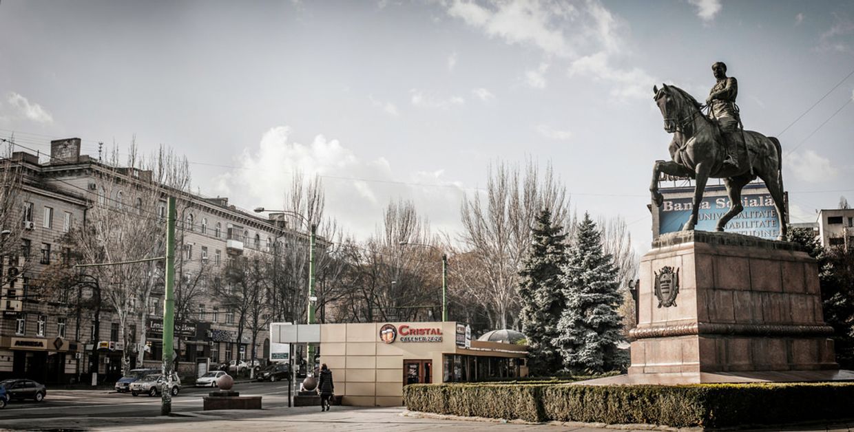Памятник Григорию Котовскому в Кишиневе