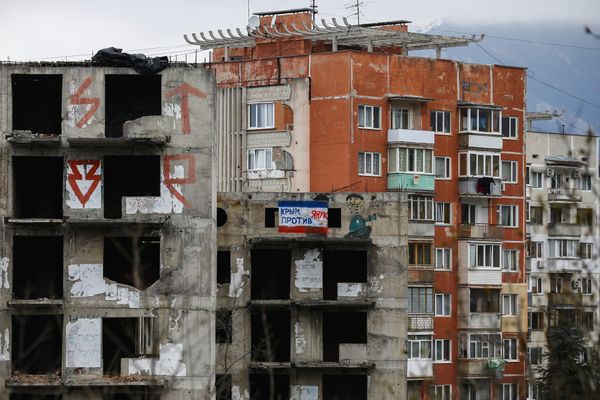 Недостроенное здание в Ялте
