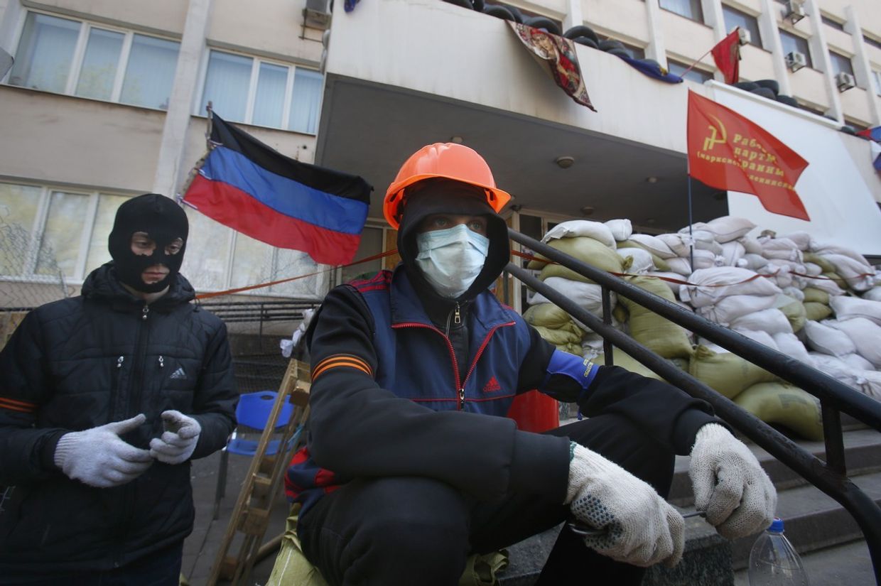 Пророссийские активисты в Мариуполе