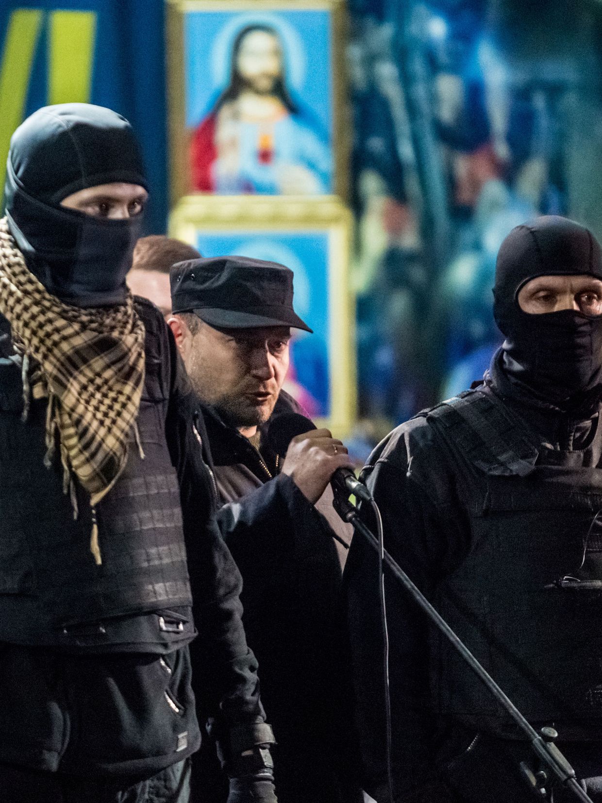 лидеров Правого сектора Дмитрий Ярош выступает во время митинга на площади Независимости