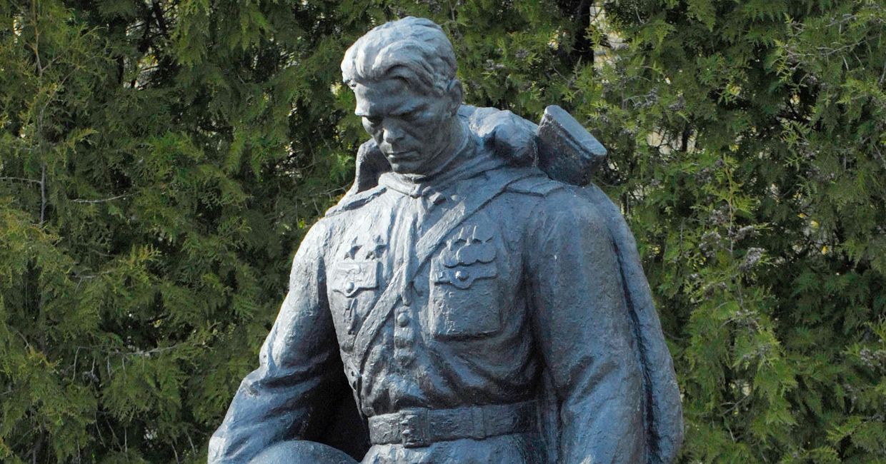 Памятник Воину-освободителю установлен на Таллинском военном кладбище