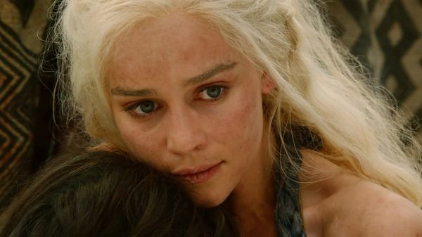 Эмилия Кларк в роли Дэйнерис Таргариен в сериале «Игра престолов»