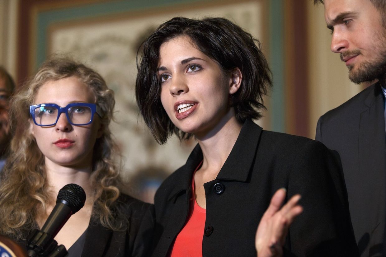 Участницы Pussy Riot Мария Алехина и Надежда Толоконникова в Белом доме в Вашингтоне