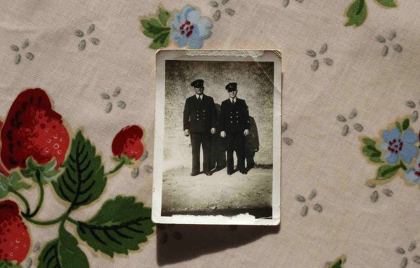 Фотография Джимми и Леонарда Ллойда из дважды благословенной деревни Хербрандстон