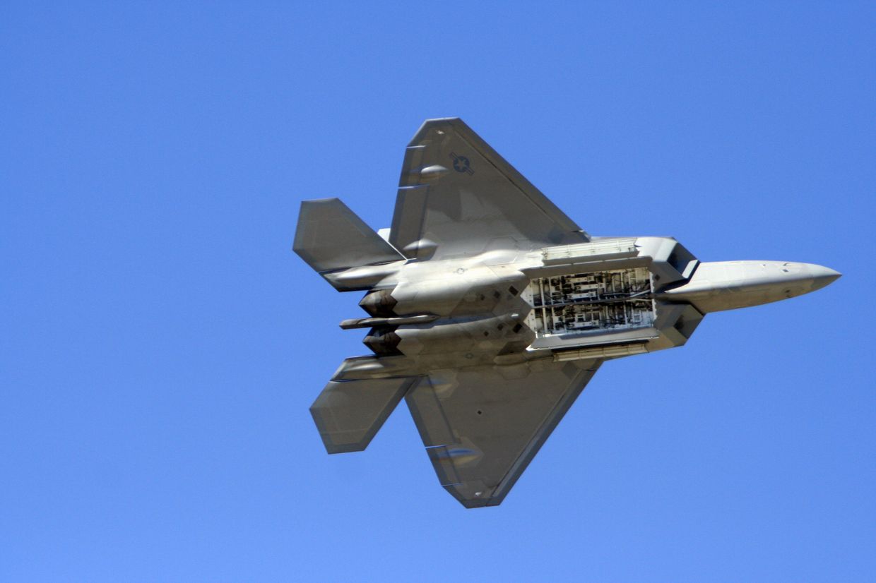 Взлет американского истребителя пятого поколения РАПТОР – F22