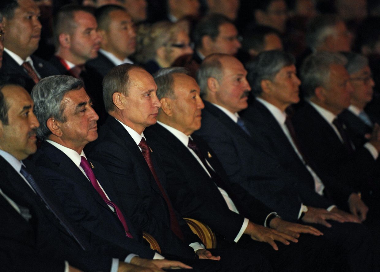 Серж Саргсян, Владимир Путин, Нурсултан Назарбаев, Александр Лукашенко, Алмазбек Атамбаев и на концерте в Астана-опера после заседания Высшего Евразийского экономического совета (ВЕЭС) Серж Саргсян, Владимир Путин, Нурсултан Назарбаев, Александр Лукашенко, Алмазбек Атамбаев и на концерте в Астана-опера после заседания Высшего Евразийского экономического совета (ВЕЭС)