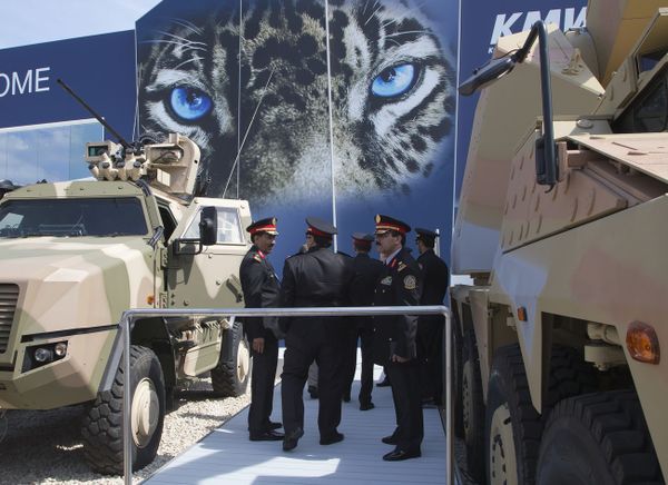 Военные из Саудовской Аравии на выставке Eurosatory 2014