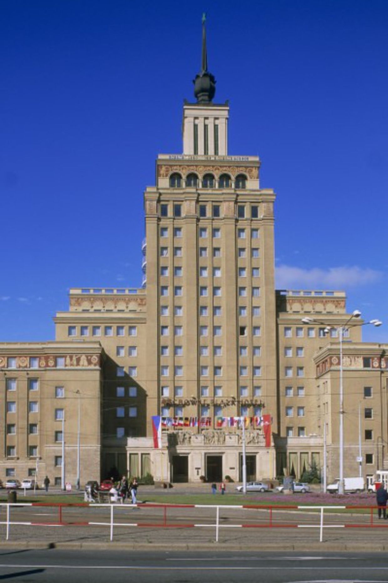 Здание отеля Crowne Plaza в Праге