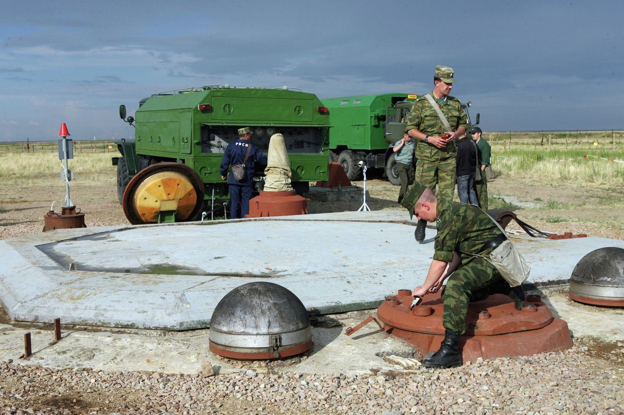 Подготовка к запуску ракеты РС-20 (Воевода)