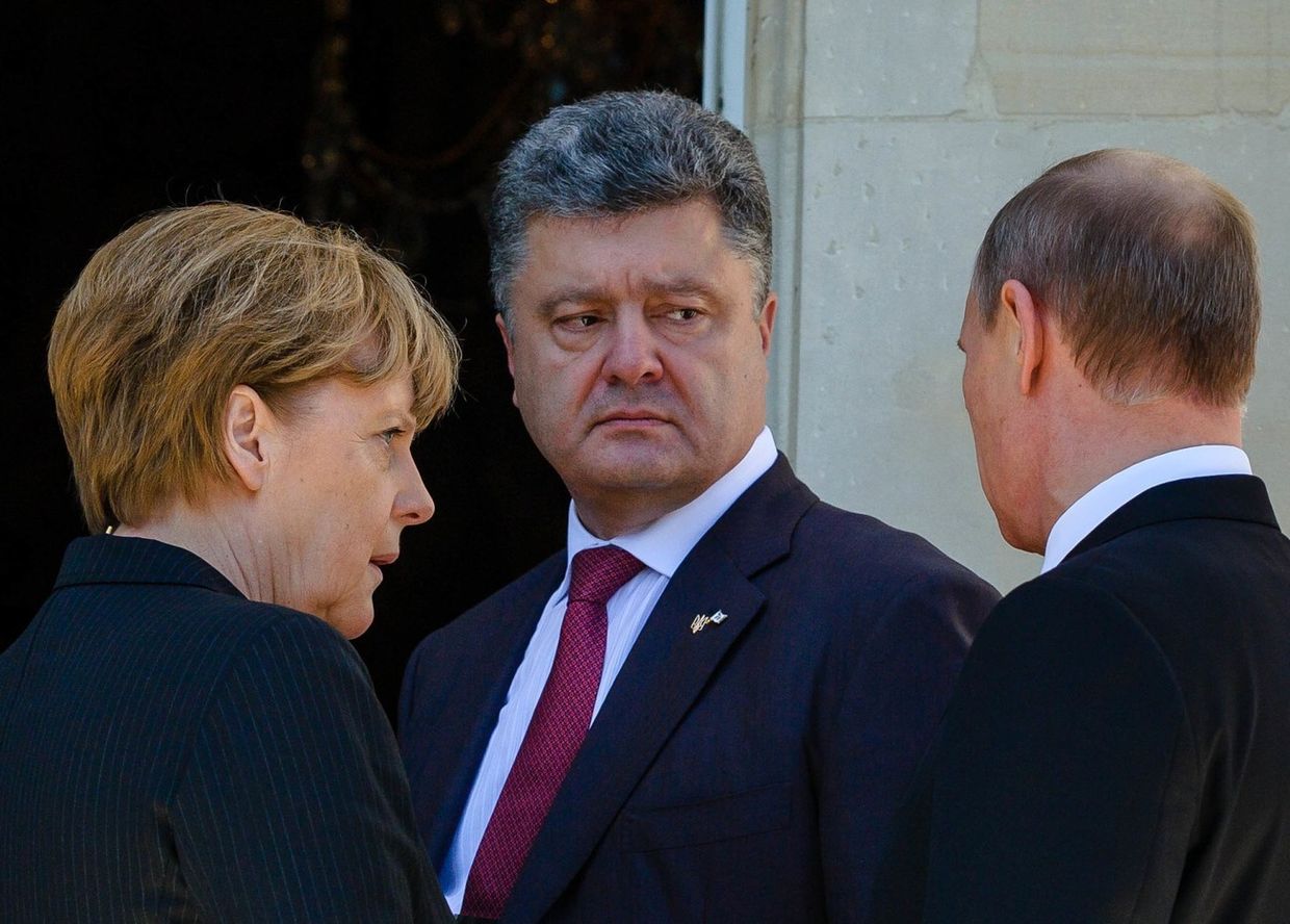 Владимир Путин, Ангела Меркель и Петр Порошенко на празнованиии годовщины высадки в Нормандии