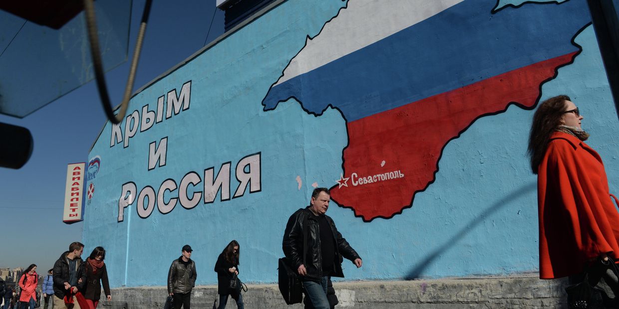 Патриотические граффити в Москве о воссоединении Крыма и России Патриотические граффити в Москве о воссоединении Крыма и России